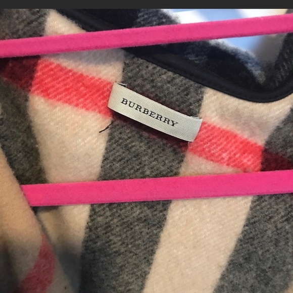 Burberry shall - Picture 2 of 3